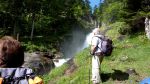 "Pont d'Espagne" prise  Cauterets montre la puissance des torrents devant lesquels les randonneurs restent admiratifs.